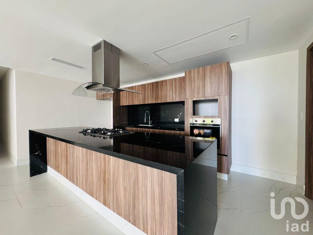 VENTA DE DEPARTAMENTO EN PUERTO CANCUN CON AMENIDADES DE LUJO