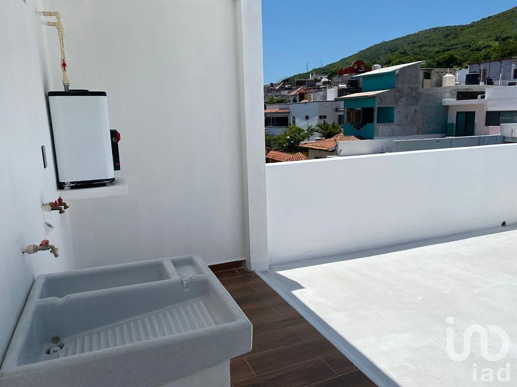 CASA EN LOS LAGUITOS EN TUXTLA GUTIERREZ, CHIAPAS