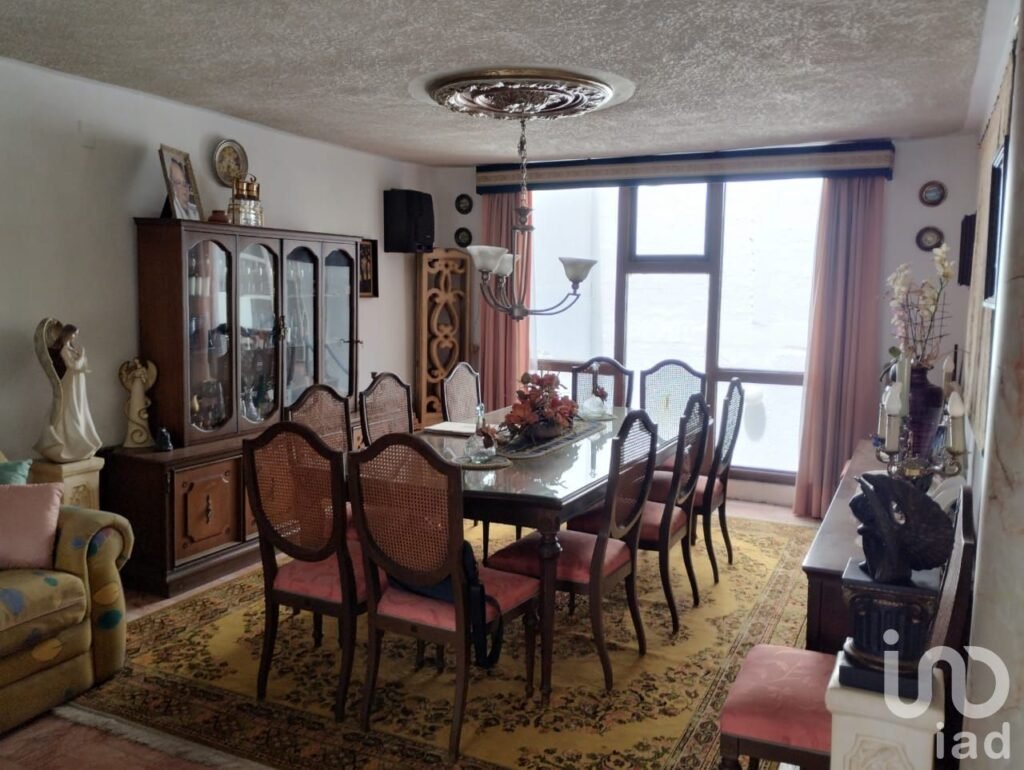 Casa en venta en Col. Hank González, Toluca, Estado de México.