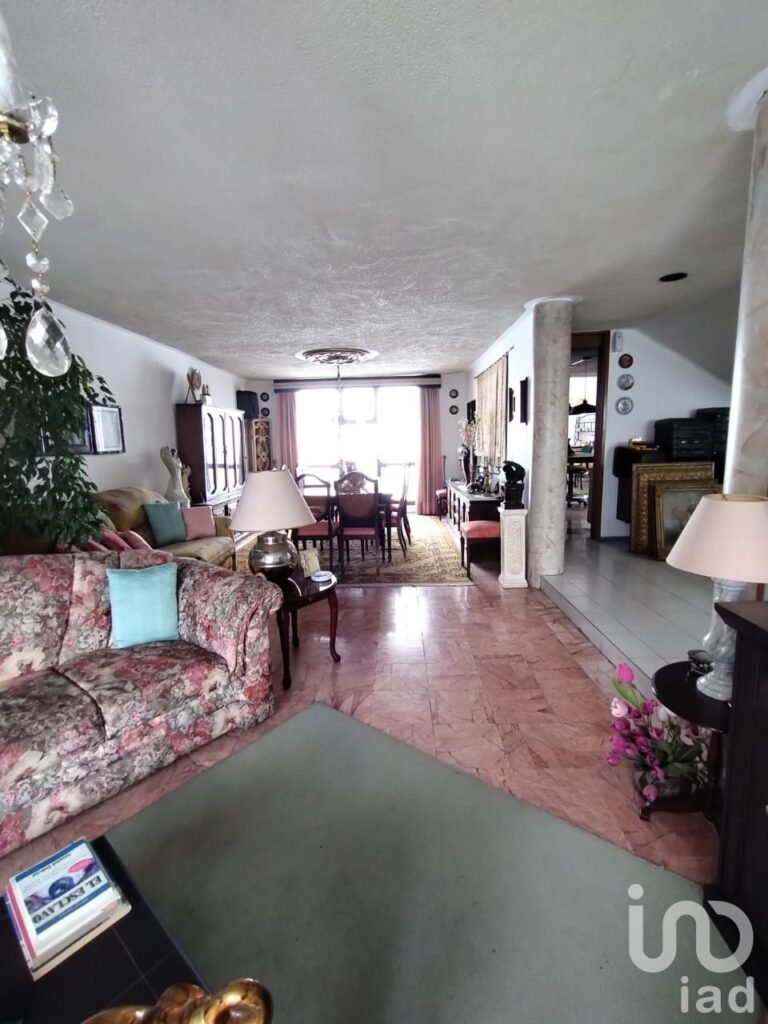 Casa en venta en Col. Hank González, Toluca, Estado de México.