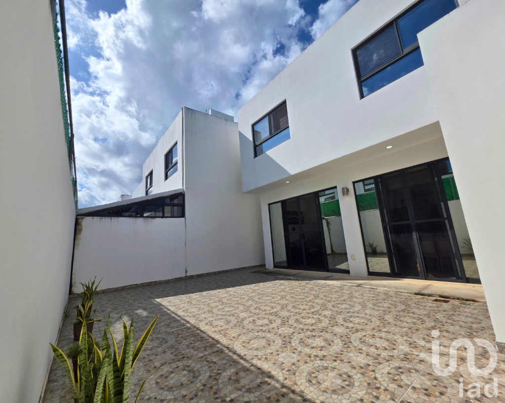 Casa en Venta en Cancún (Polígono Sur), en Esquina, con Terreno Excedente y Amenidades