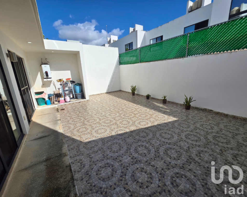 Casa en Venta en Cancún (Polígono Sur), en Esquina, con Terreno Excedente y Amenidades