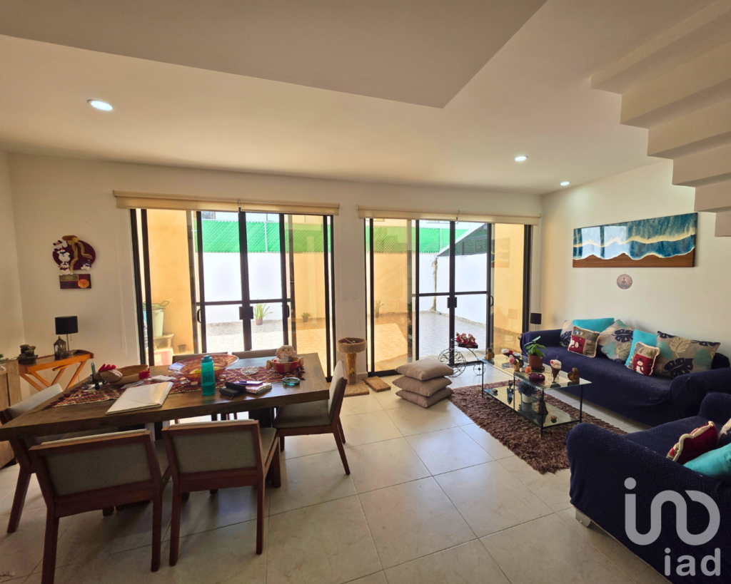 Casa en Venta en Cancún (Polígono Sur), en Esquina, con Terreno Excedente y Amenidades