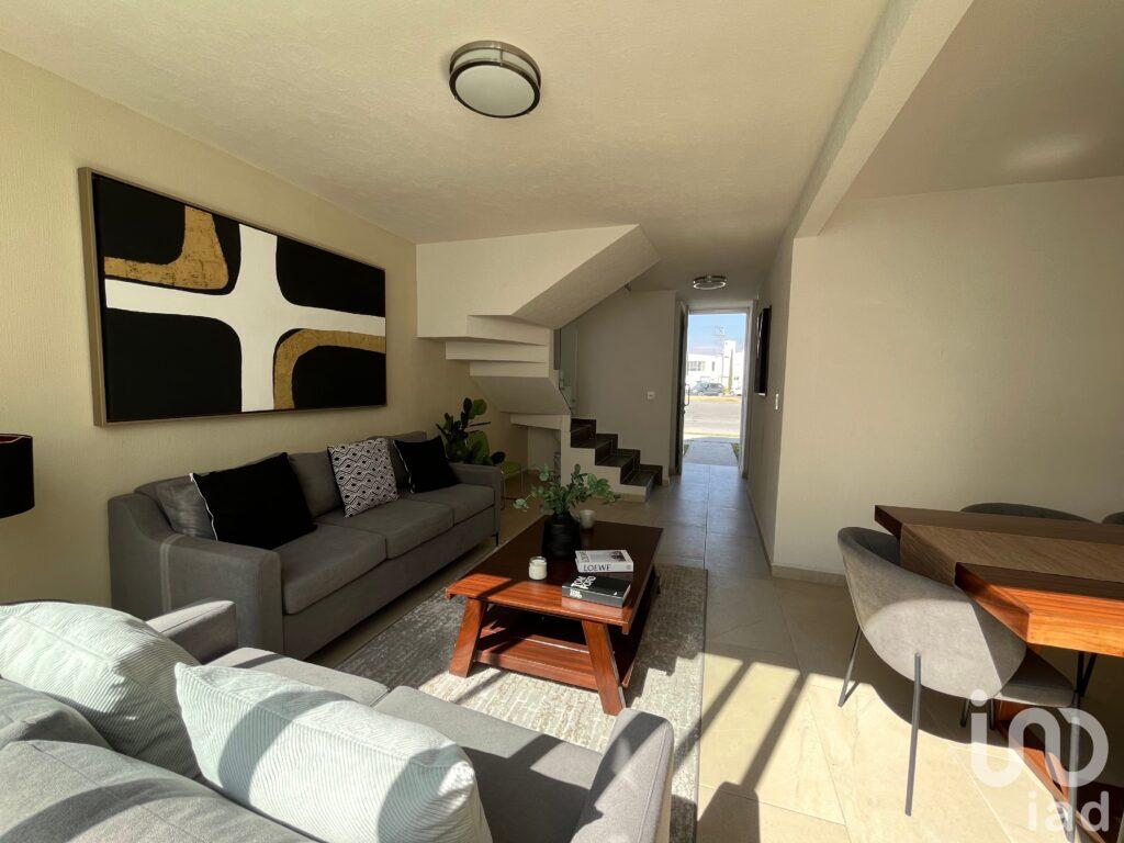 Casa en Venta cerca de Salida a Zacatecas y CC. Altaria - Recámara en Planta Baja