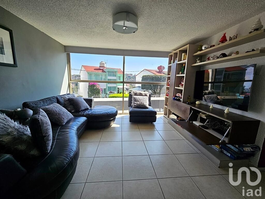 CASA EN VENTA EN FUENTES DE SATELITE (En Calle Cerrada) ACCESO RESTRINGIDO