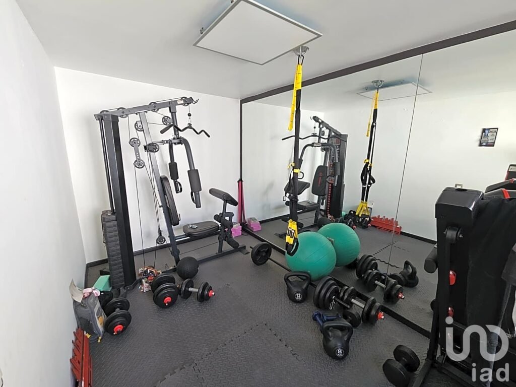 CASA EN VENTA EN FUENTES DE SATELITE (En Calle Cerrada) ACCESO RESTRINGIDO