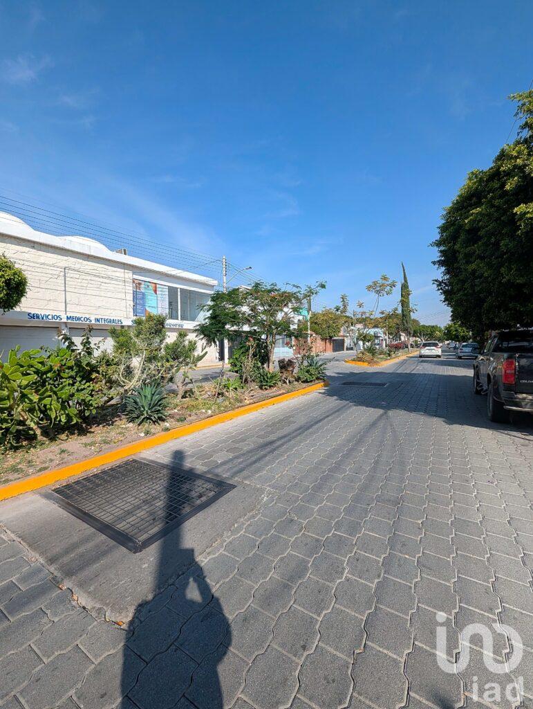 La Joya en Av. Comercial por Hospital General