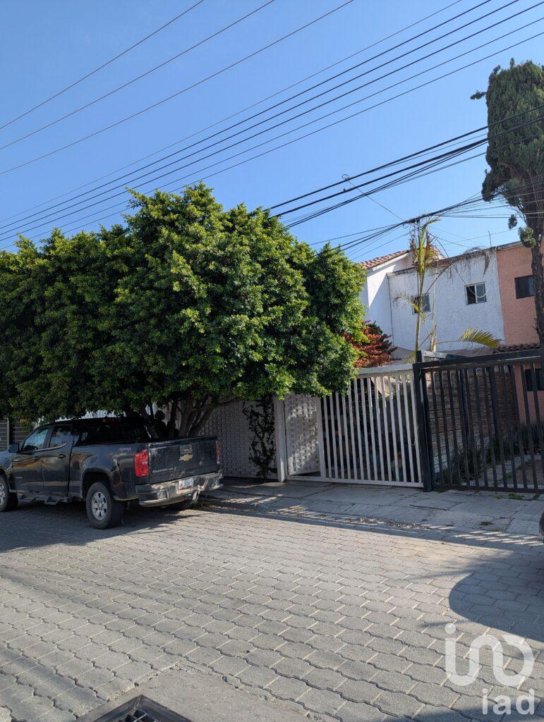 La Joya en Av. Comercial por Hospital General