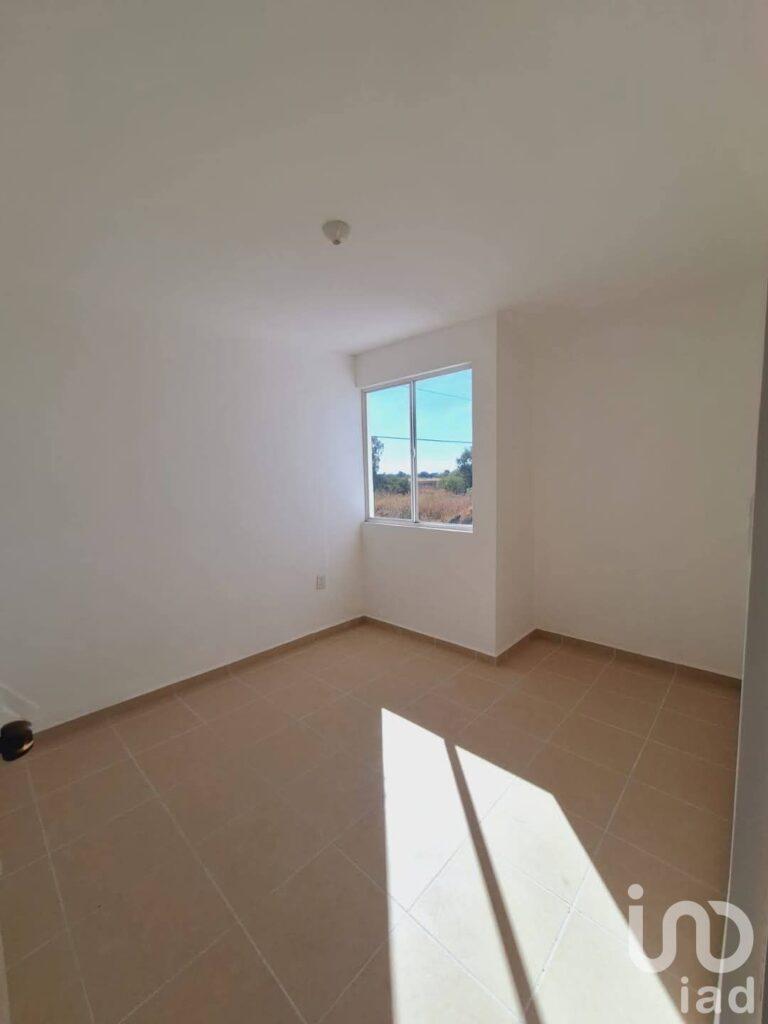 Casa 2 rec 1 baño Tres Lunas Celaya $850k, vigilancia 24 h, áreas recreativas Av Las Torres