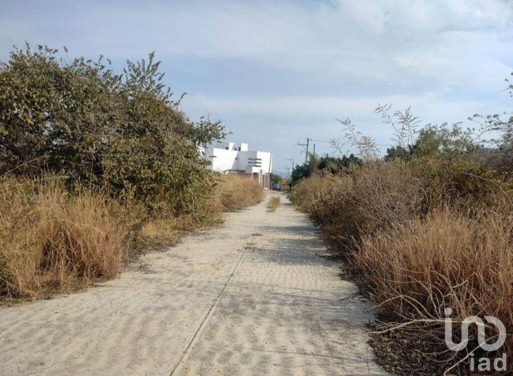 VENTA DE TERRENOS DE USO RESIDENCIAL EN EL FRACCIONAMIENTO JOYAS  DE TLAYACAPAN