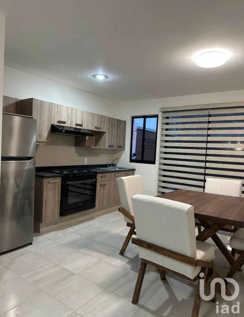 Casa en renta, amueblada, en Jardín de Versalles 2da Sección