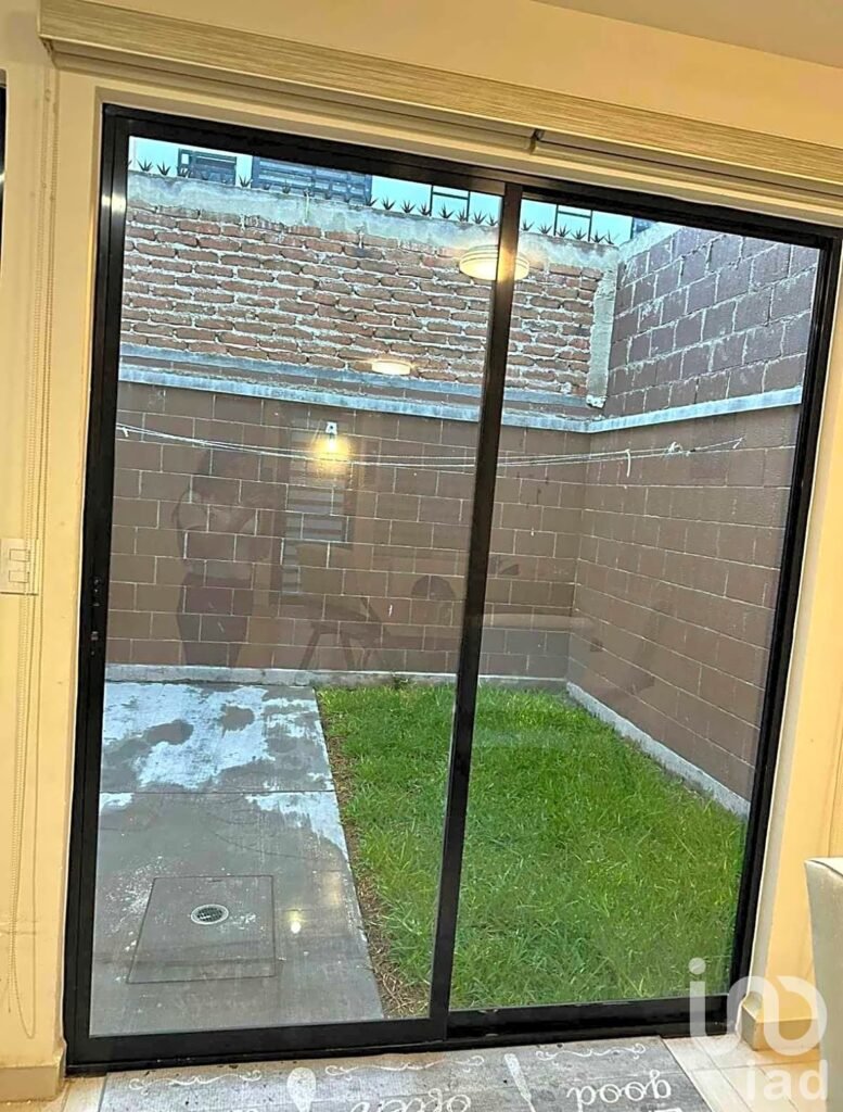 Casa en renta, amueblada, en Jardín de Versalles 2da Sección