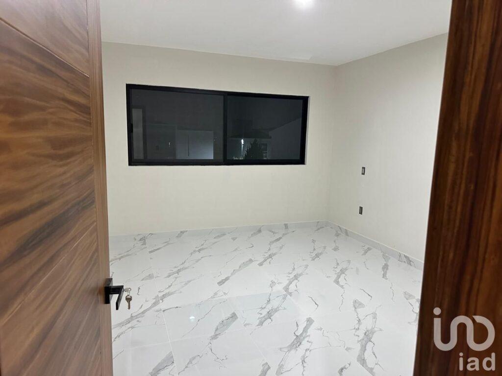 PRE-VENTA CASA EN LOS ROBLES RESIDENCIAL PROLONGACION MARIANO OTERO KM 5.5