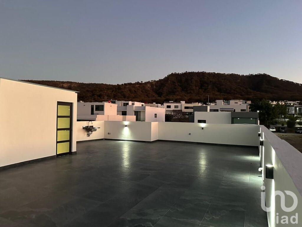 PRE-VENTA CASA EN LOS ROBLES RESIDENCIAL PROLONGACION MARIANO OTERO KM 5.5