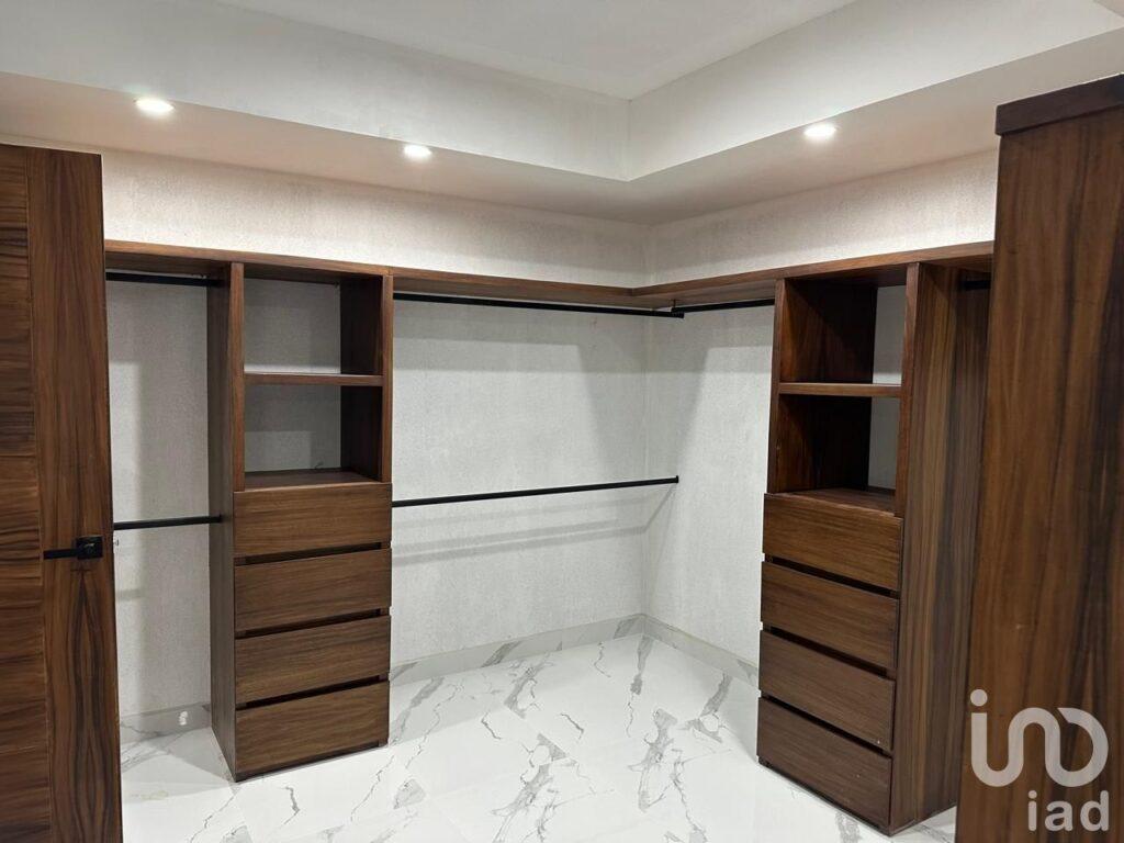 PRE-VENTA CASA EN LOS ROBLES RESIDENCIAL PROLONGACION MARIANO OTERO KM 5.5