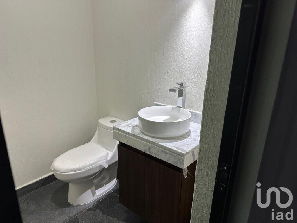 PRE-VENTA CASA EN LOS ROBLES RESIDENCIAL PROLONGACION MARIANO OTERO KM 5.5