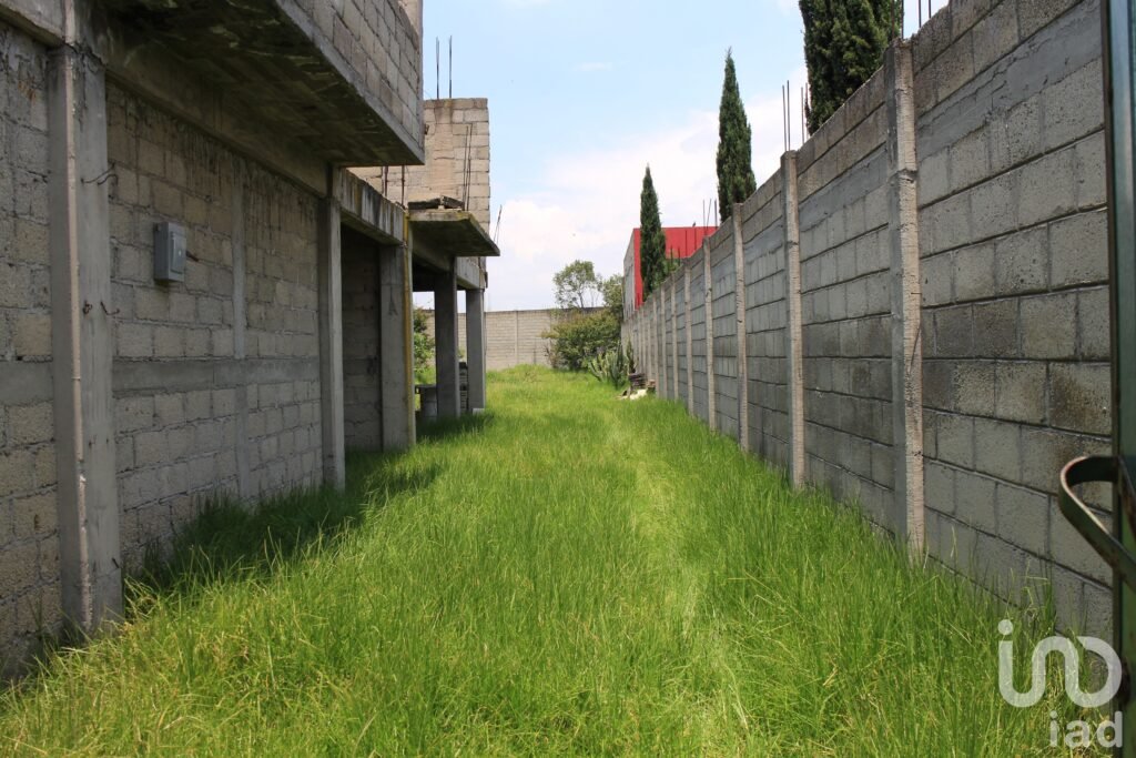 Terreno bardeado en venta en San Pablo Autopan