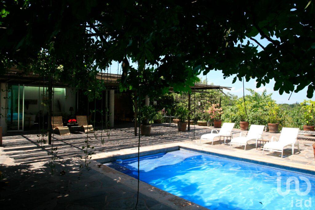 CASA  EN COLONIA ALEJANDRA, COCOYOC, YAUTEPEC CON 3 DEPARTAMENTOS DE HUESPEDES