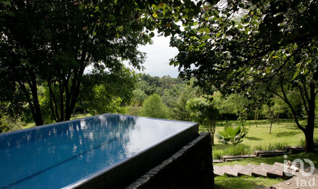 CASA  EN COLONIA ALEJANDRA, COCOYOC, YAUTEPEC CON 3 DEPARTAMENTOS DE HUESPEDES