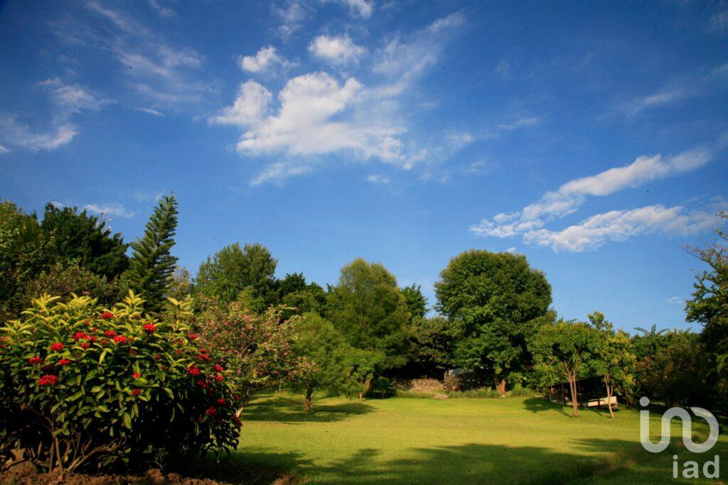 CASA  EN COLONIA ALEJANDRA, COCOYOC, YAUTEPEC CON 3 DEPARTAMENTOS DE HUESPEDES