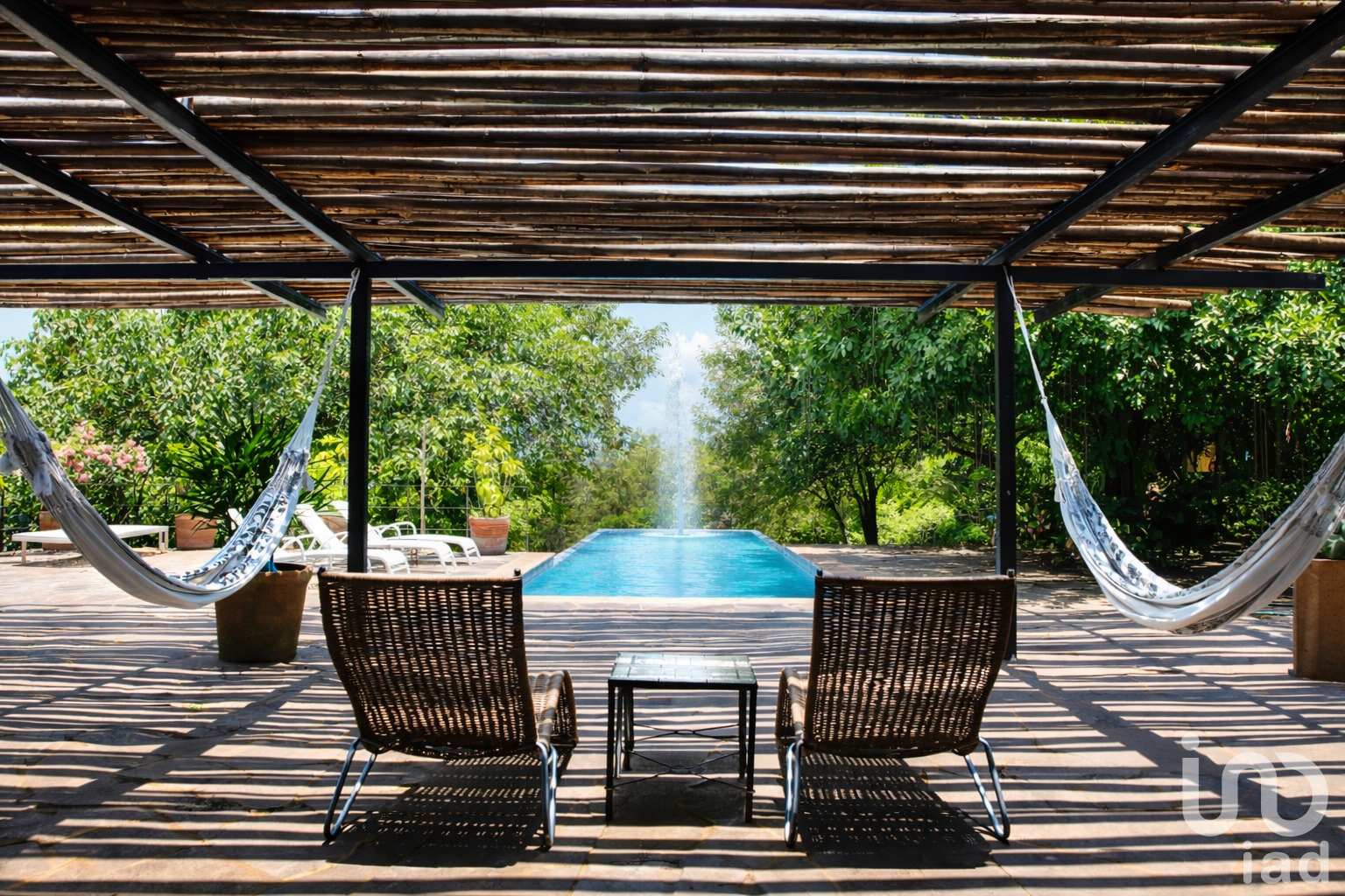 CASA  EN COLONIA ALEJANDRA, COCOYOC, YAUTEPEC CON 3 DEPARTAMENTOS DE HUESPEDES