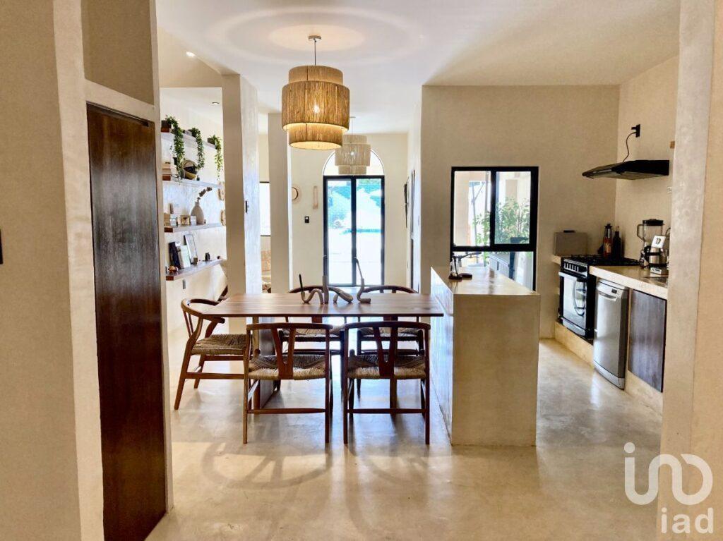 CASA AMUEBLADA Y EQUIPADA EN EL BARRIO DE SANTIAGO