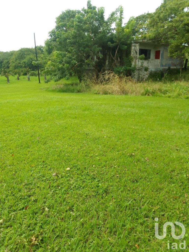Se venden 14,000 M2 de terreno
