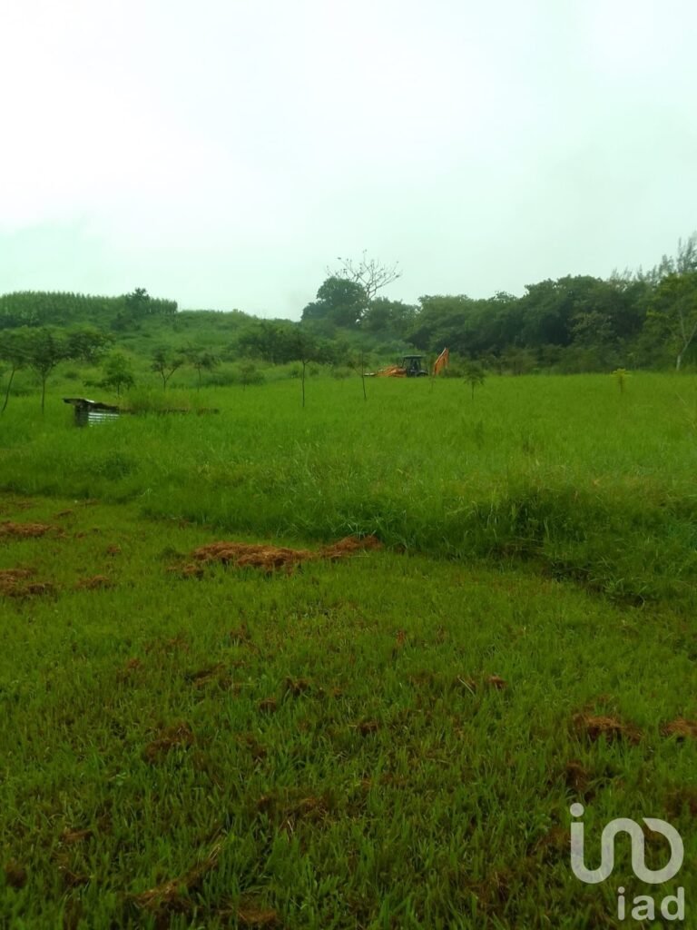 Se venden 14,000 M2 de terreno