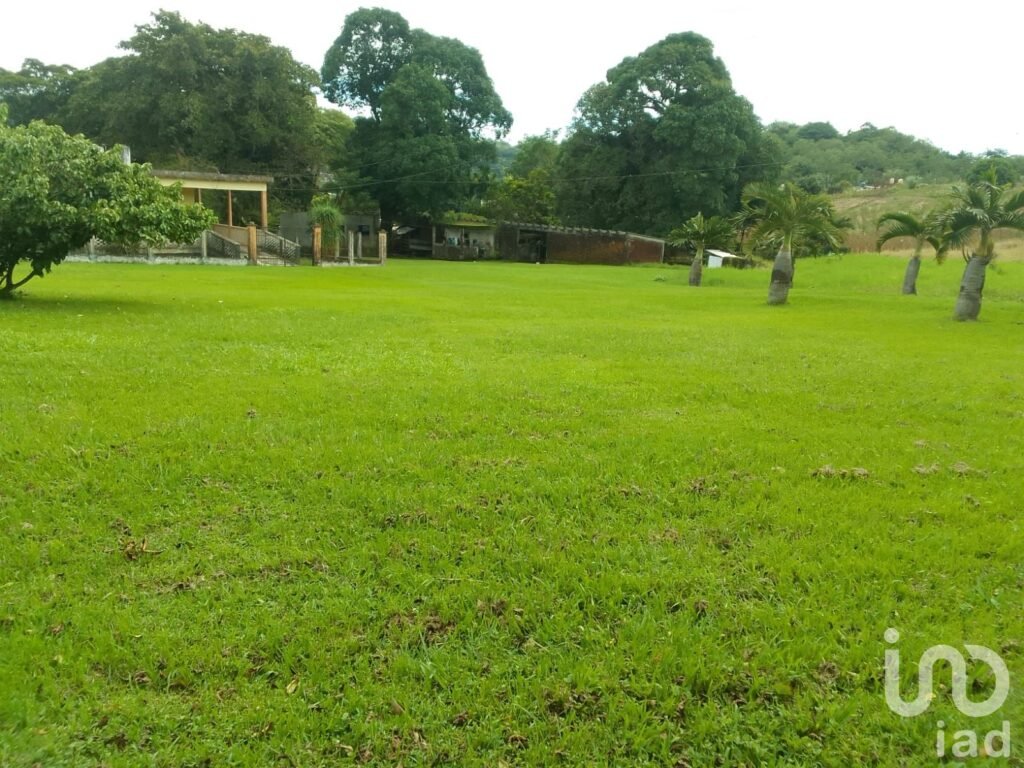 Se venden 14,000 M2 de terreno