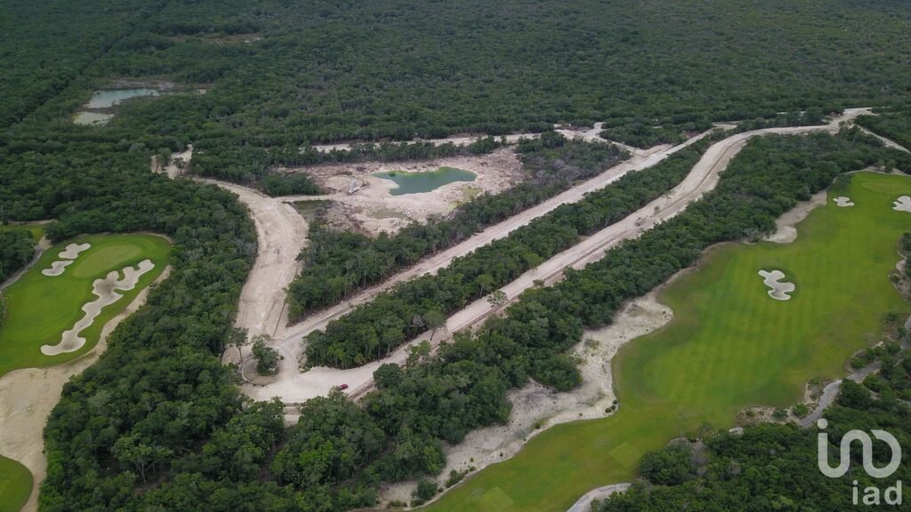 EN VENTA LOTE RESIDENCIAL CON EXTENSAS ÁREAS VERDES EN CANCUN QUINTANA ROO