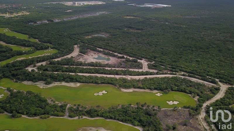 EN VENTA LOTE RESIDENCIAL CON EXTENSAS ÁREAS VERDES EN CANCUN QUINTANA ROO