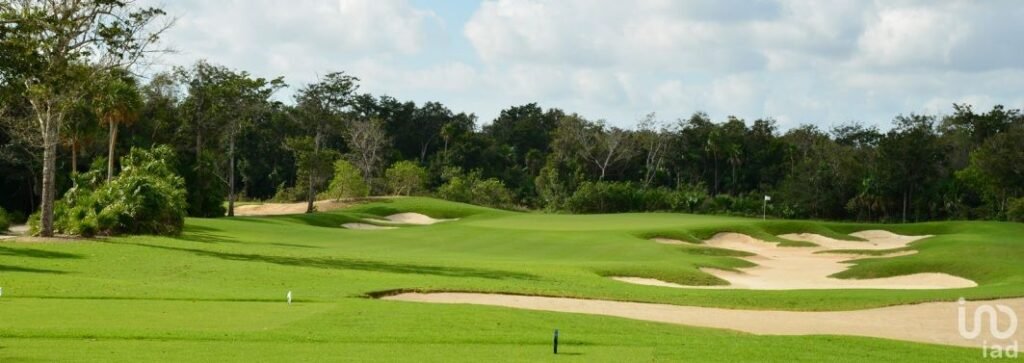 EN VENTA LOTE RESIDENCIAL CON EXTENSAS ÁREAS VERDES EN CANCUN QUINTANA ROO