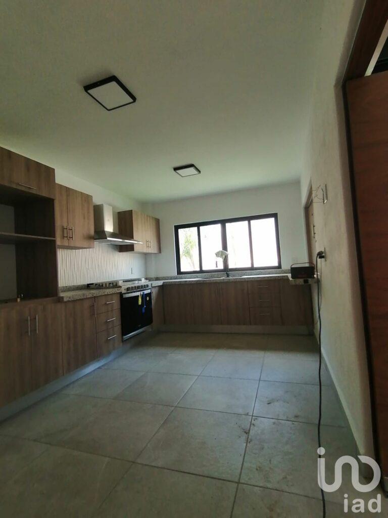 CASA EN VENTA CERCAS DE LA GLORIETA DE LA LUNA CUERNVACA