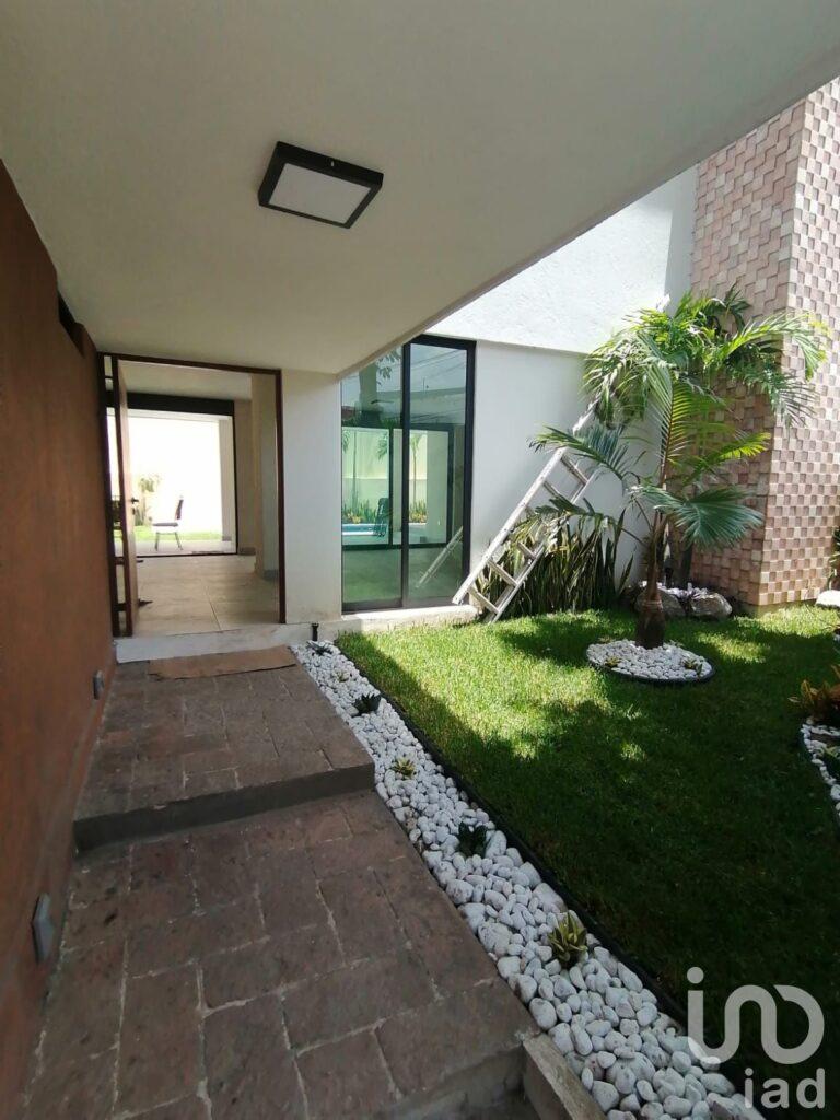 CASA EN VENTA CERCAS DE LA GLORIETA DE LA LUNA CUERNVACA