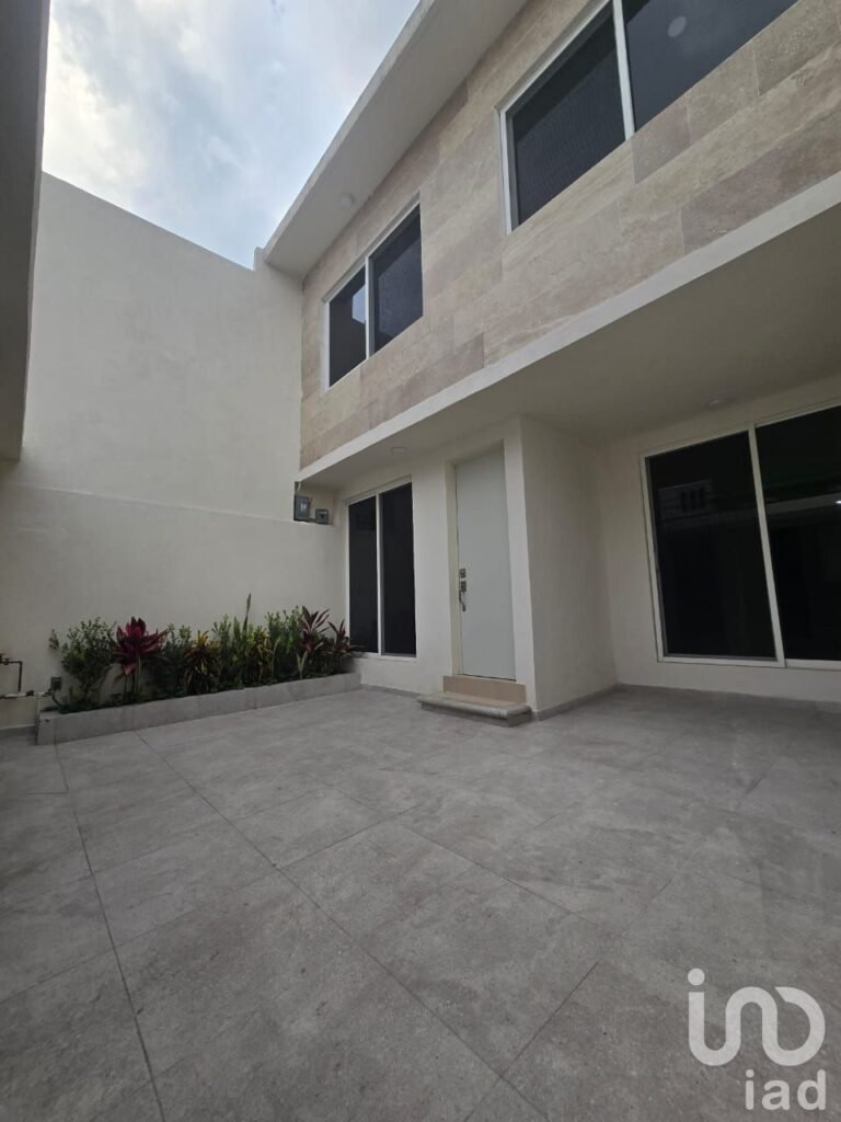 CASA EN VENTA EN CIVAC JIUTEPEC, MORELOS RESIÉN REMODELADA