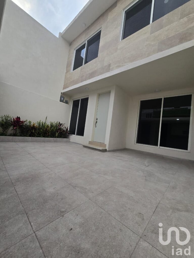 CASA EN VENTA EN CIVAC JIUTEPEC, MORELOS RESIÉN REMODELADA