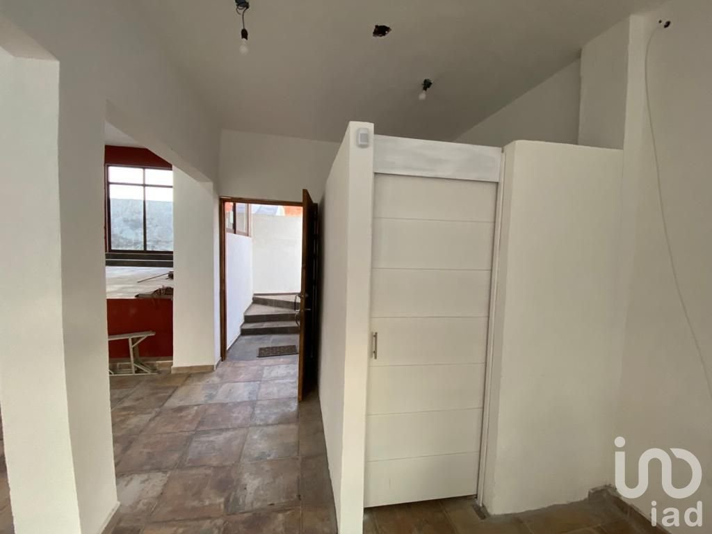 CASA EN VENTA CON GRAN TERRENO EN FRACCIONAMIENTO DE JIUTEPEC, MORELOS.