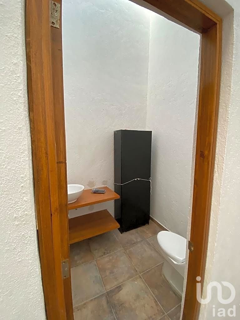 CASA EN VENTA CON GRAN TERRENO EN FRACCIONAMIENTO DE JIUTEPEC, MORELOS.