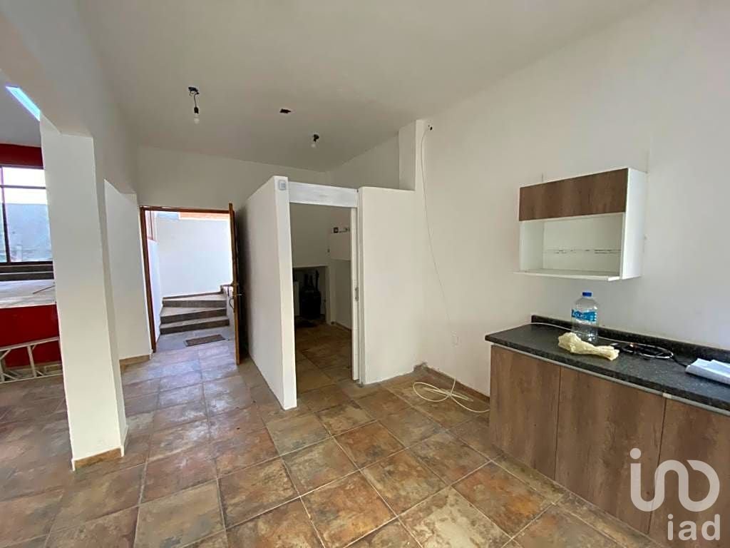 CASA EN VENTA CON GRAN TERRENO EN FRACCIONAMIENTO DE JIUTEPEC, MORELOS.