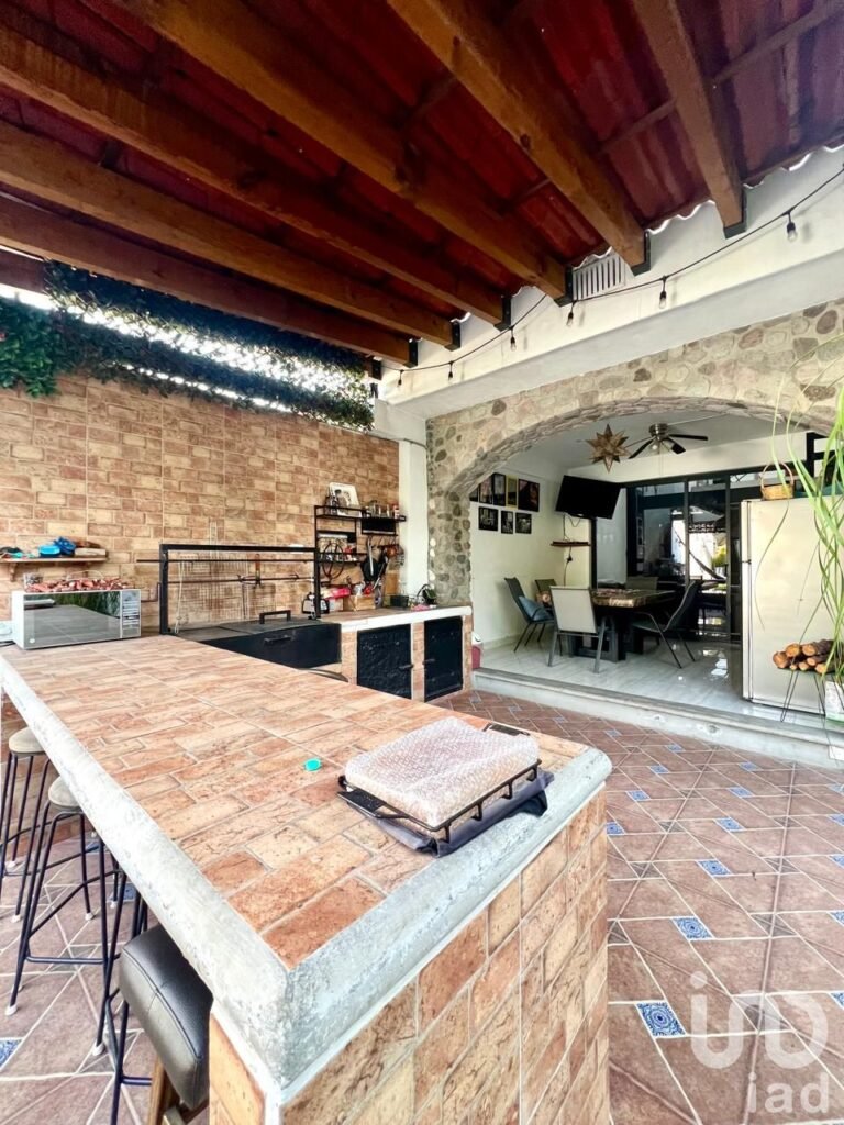 FRACCIONAMIENTO LAS FINCAS JIUTEPEC, MORELOS (CASA EN VENTA)