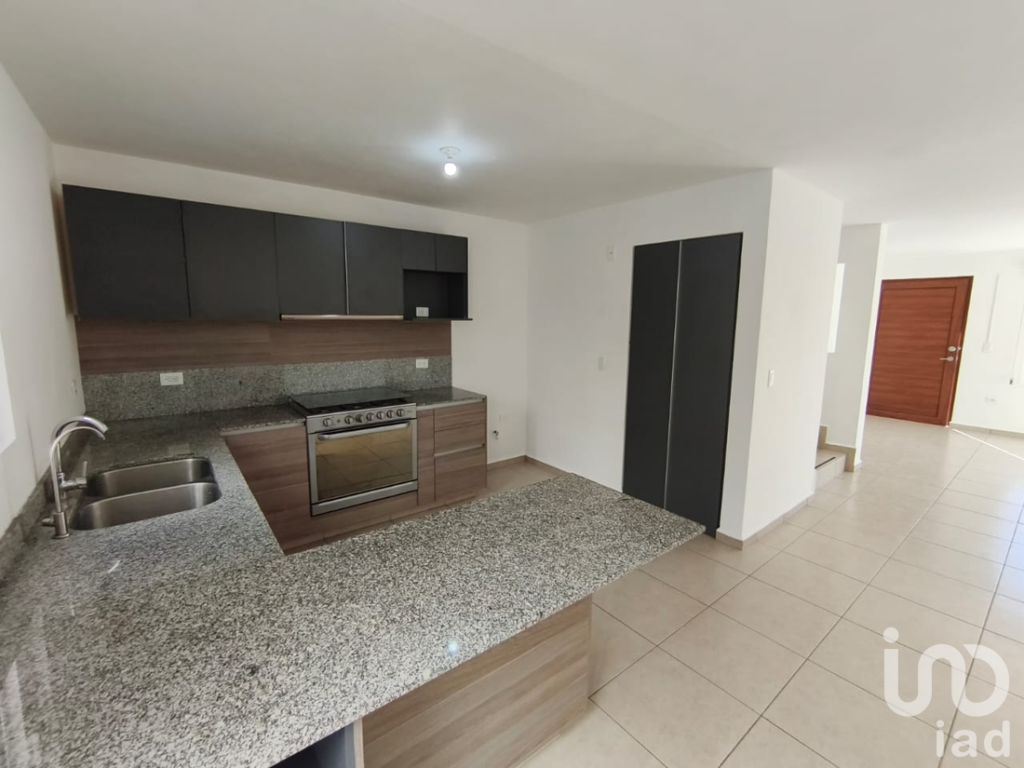 Venta de casa en Cto. canto Calabria,  col. Tres Cantos Residencial Querétaro, Querétaro
