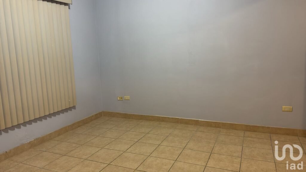 CASA DE TRES HABITACIONES EN ZONA LA SARZANA CD JUAREZ