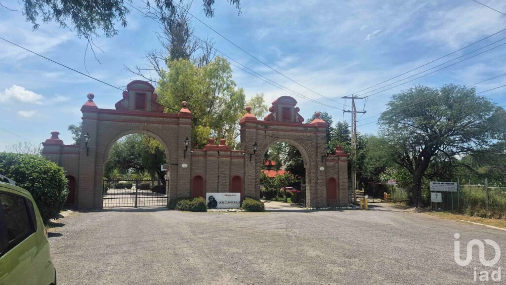 Terreno en Venta, Residencial Los Cantos, Celaya Guanajuato.