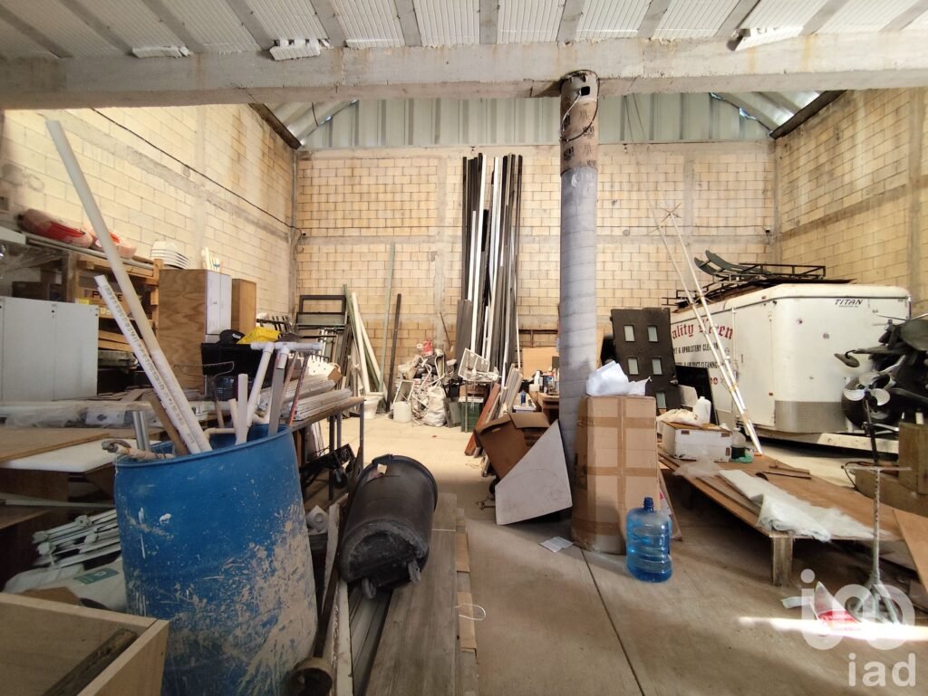 Bodega en Venta en Cancún, a 100 metros de Av. Huayacán