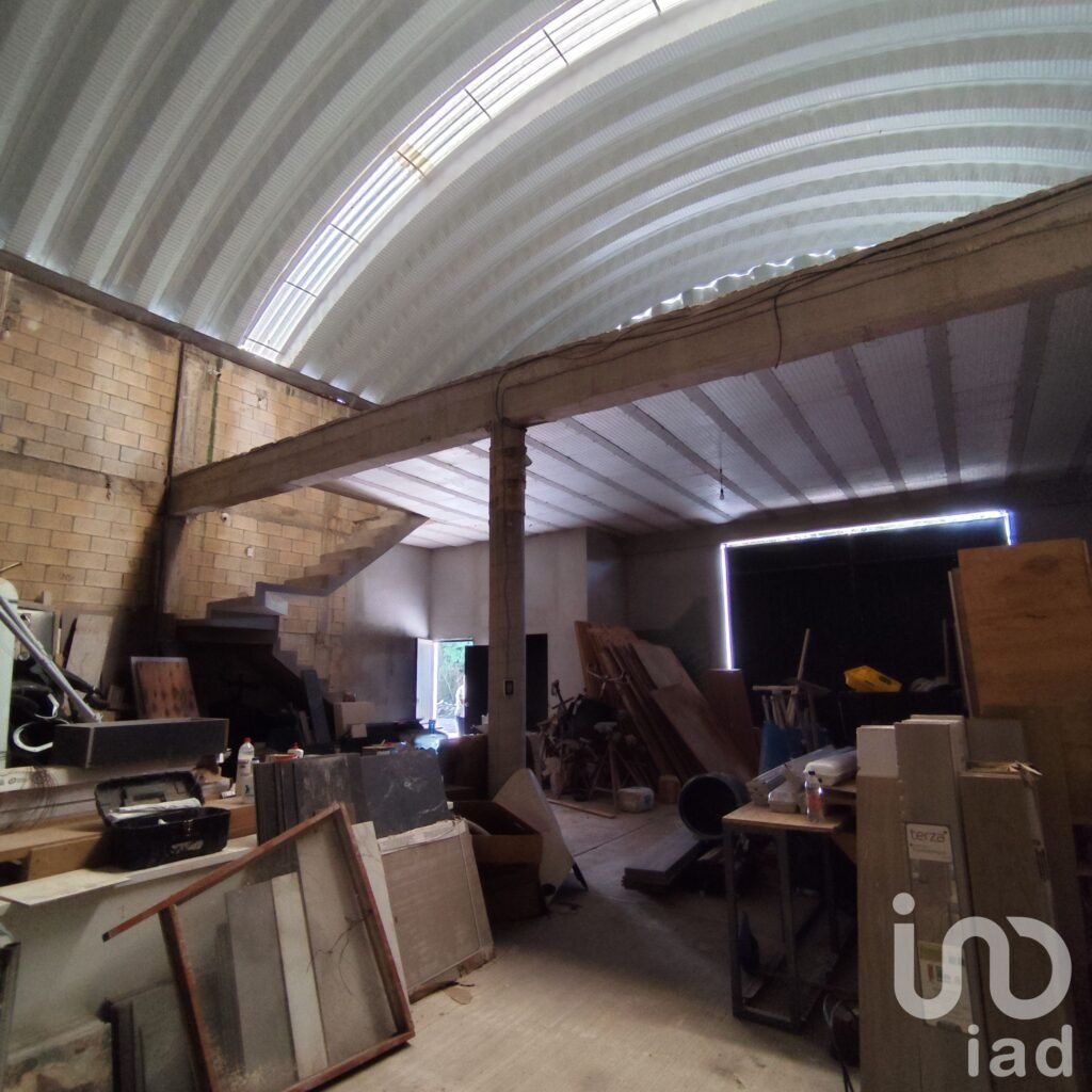 Bodega en Venta en Cancún, a 100 metros de Av. Huayacán