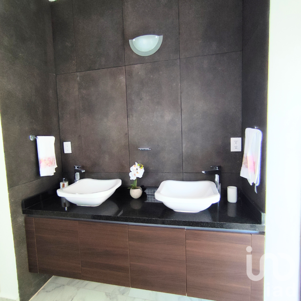 Casa Nueva en Venta en Cancún (Polígono Sur), Residencial sobre Av. La Rioja