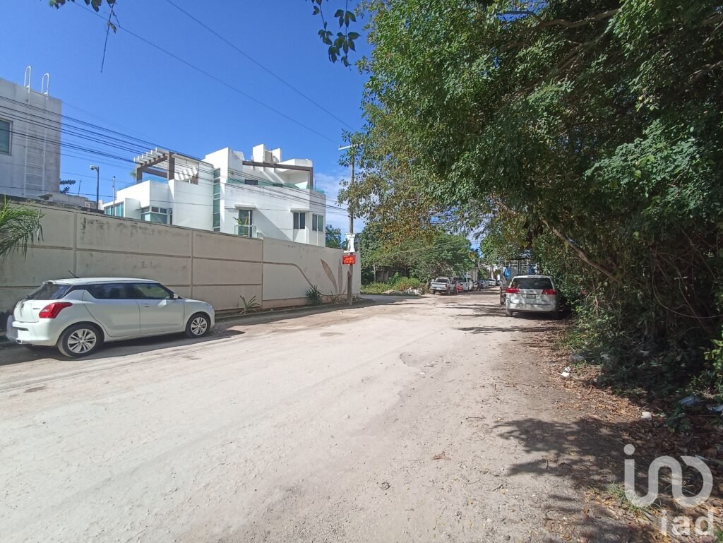 Terreno en Renta en Cancún, con uso de suelo mixto sobre Av. Fonatur
