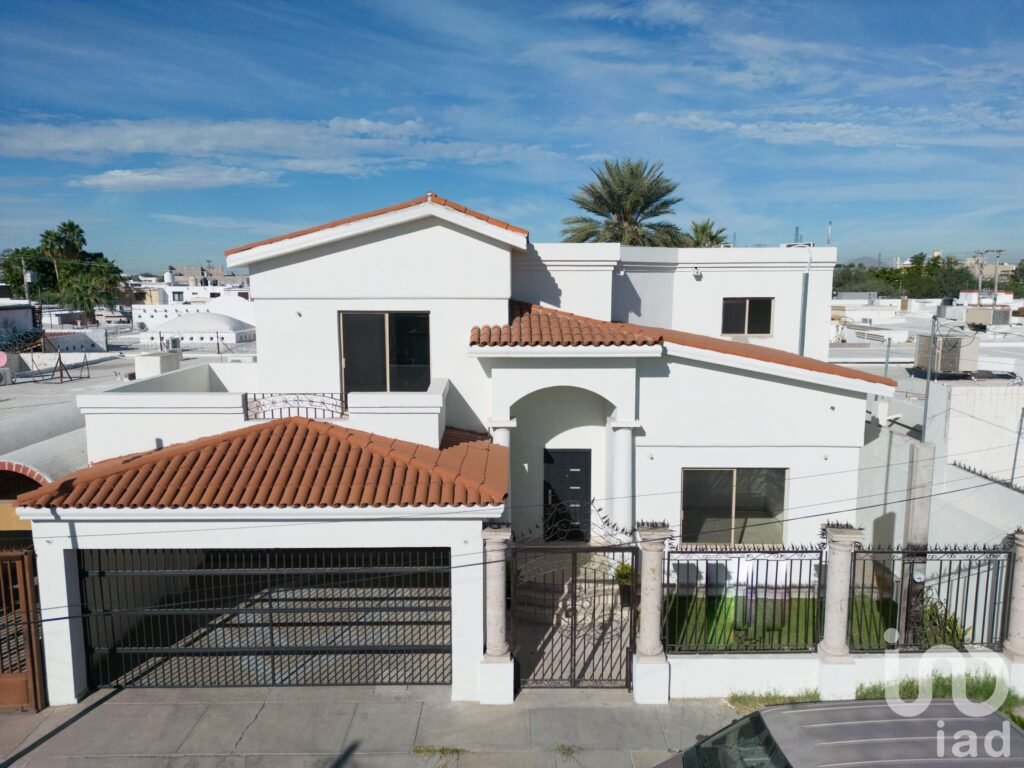Casa en Venta de 380 m2 en Villa Satelite Recamara en Panta baja y area de Asador
