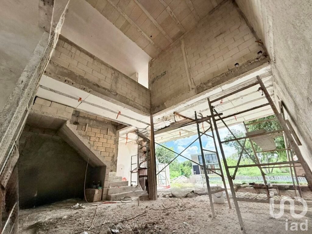 CASA EN VENTA FRENTE AL LAGO RESIDENCIAL ALTOZANO MERIDA YUCATAN