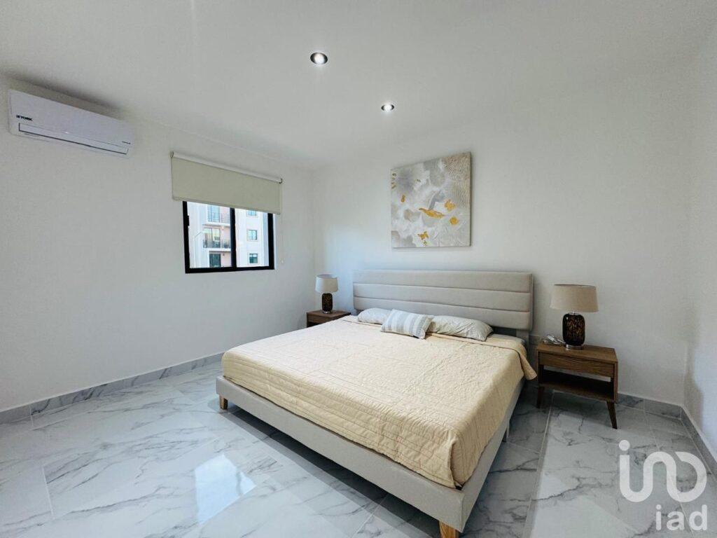 RENTA DE DEPARTAMENTO AMUEBLADO EN AV. HUAYACÁN, CONDOMINIO OMBÚ CANCÚN